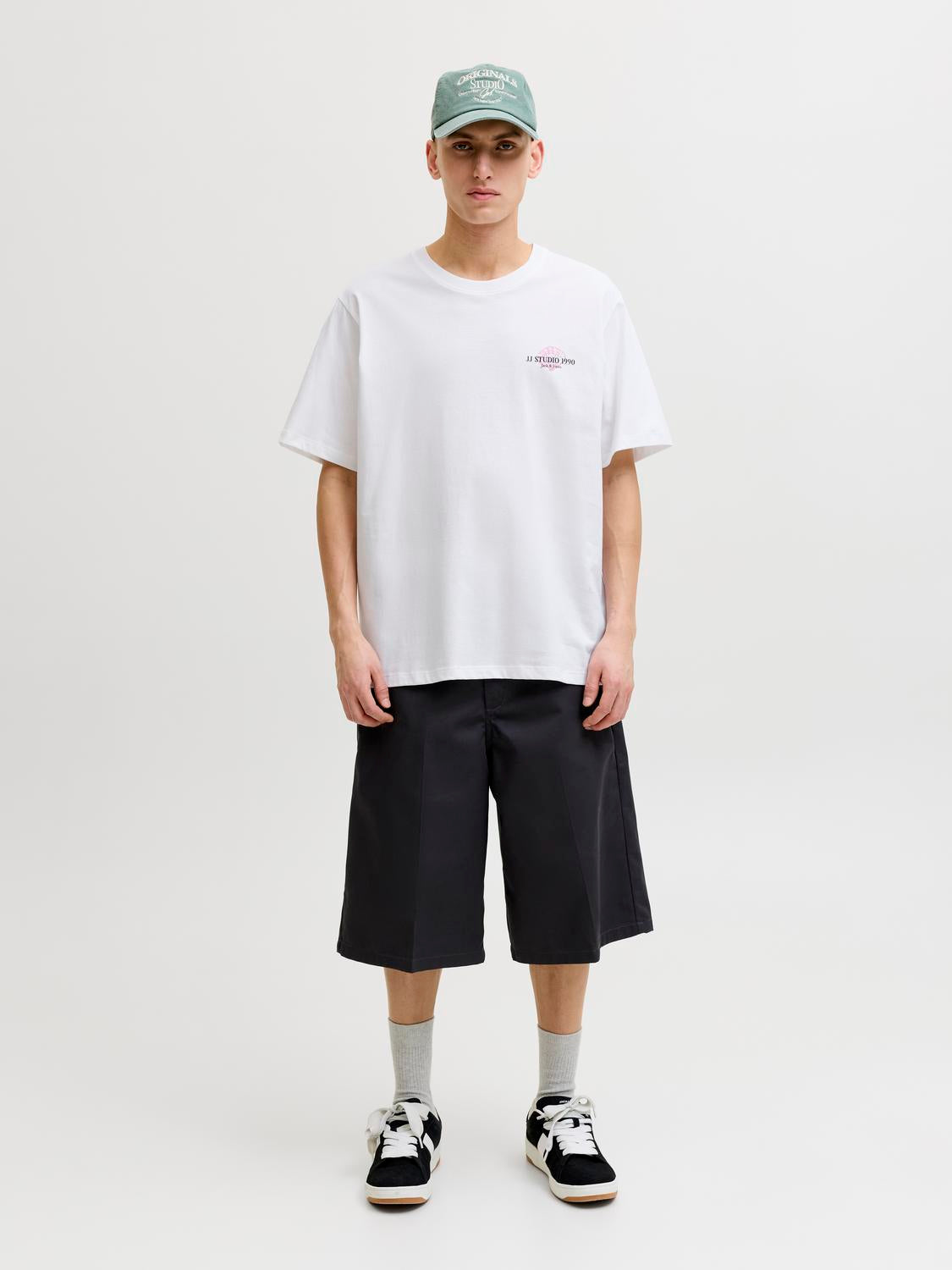 model_shot-front_full